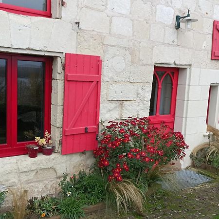 Gite Des Perreyeurs - Maison Troglodyte Avec Vue Sur Loire Montsoreau Room photo